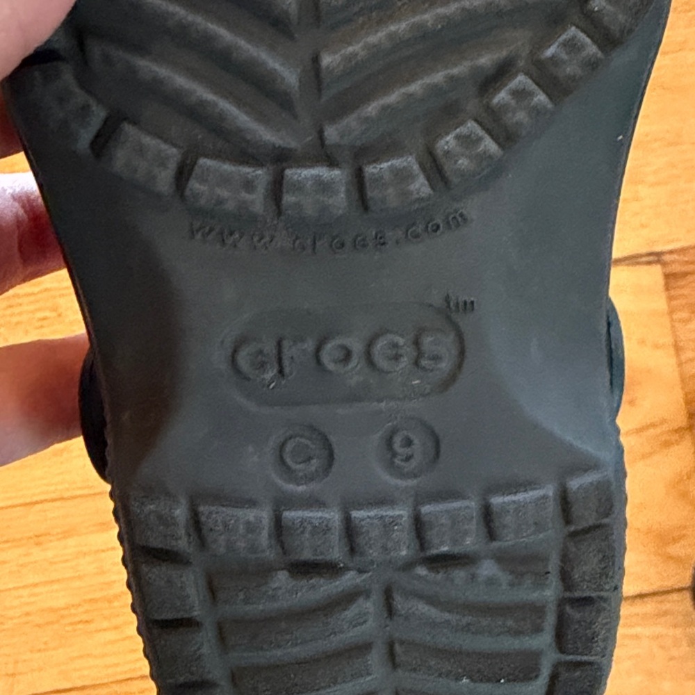 CROCS Kids Black Classic Clog - Picture 3 of 3
